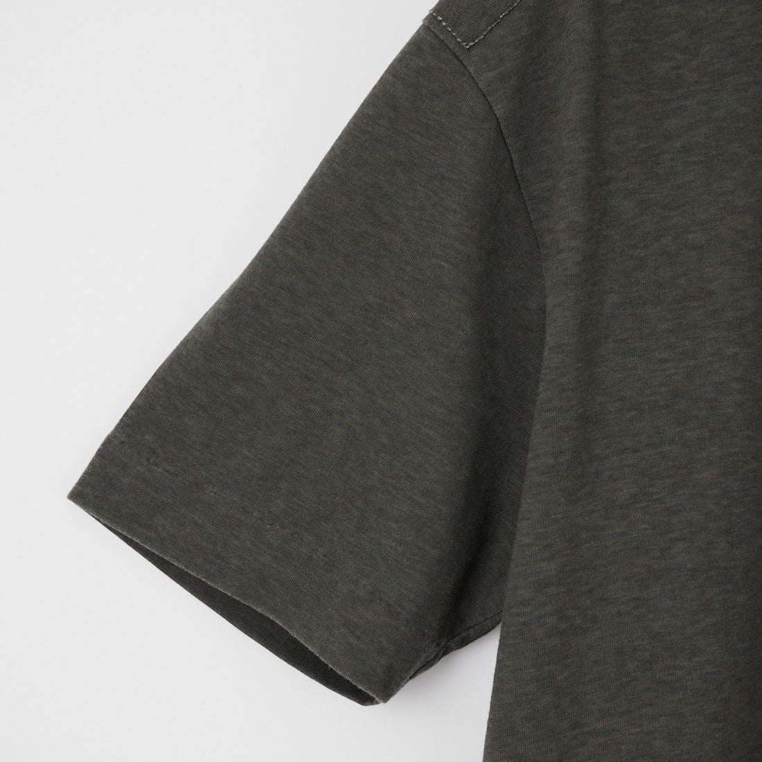 C.P.COMPANY [シーピーカンパニー] ジャージー プレーテッド ロゴ Tシャツ [20CMTS192A] 921 GUNMET