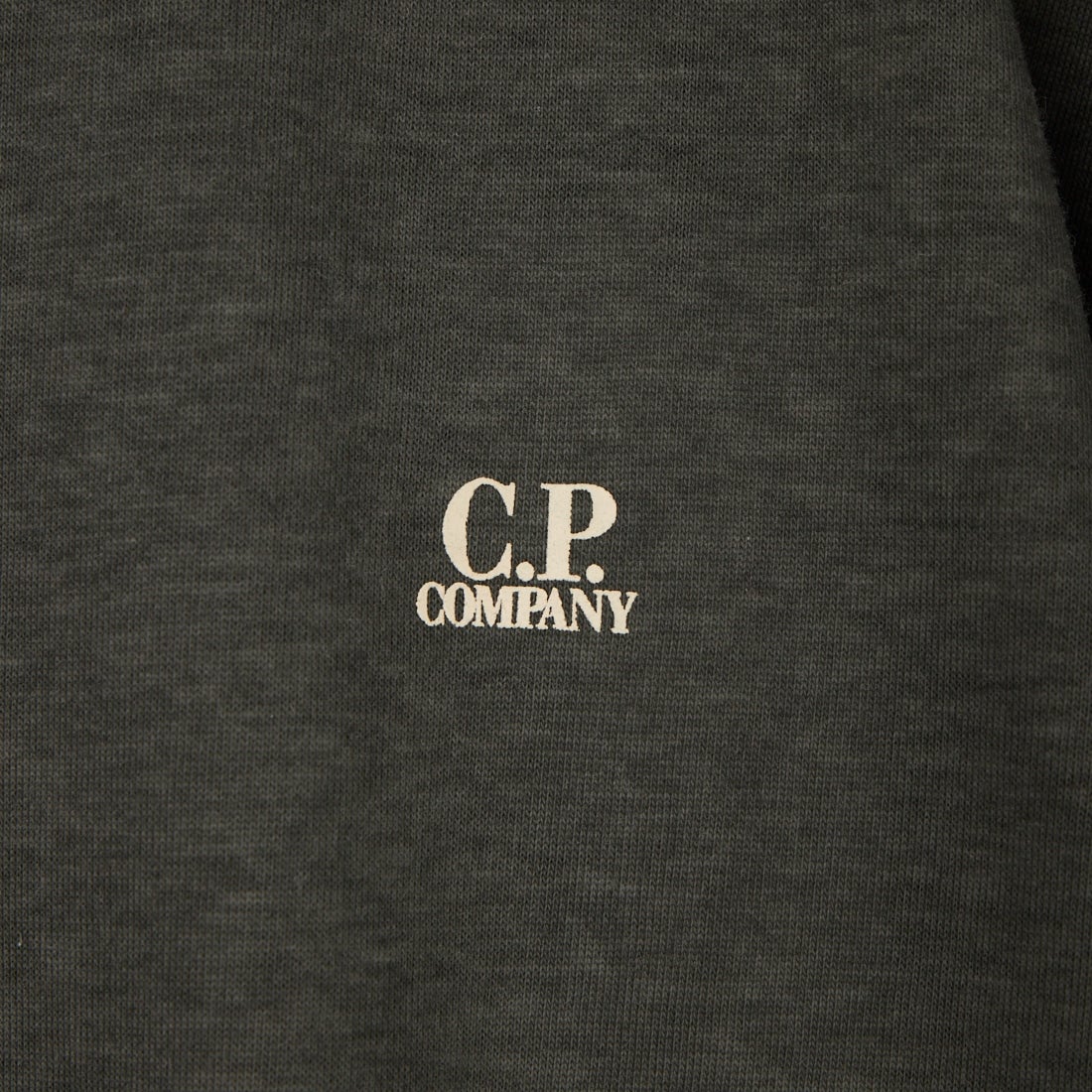 C.P.COMPANY [シーピーカンパニー] ジャージー プレーテッド ロゴ Tシャツ [20CMTS192A] 921 GUNMET
