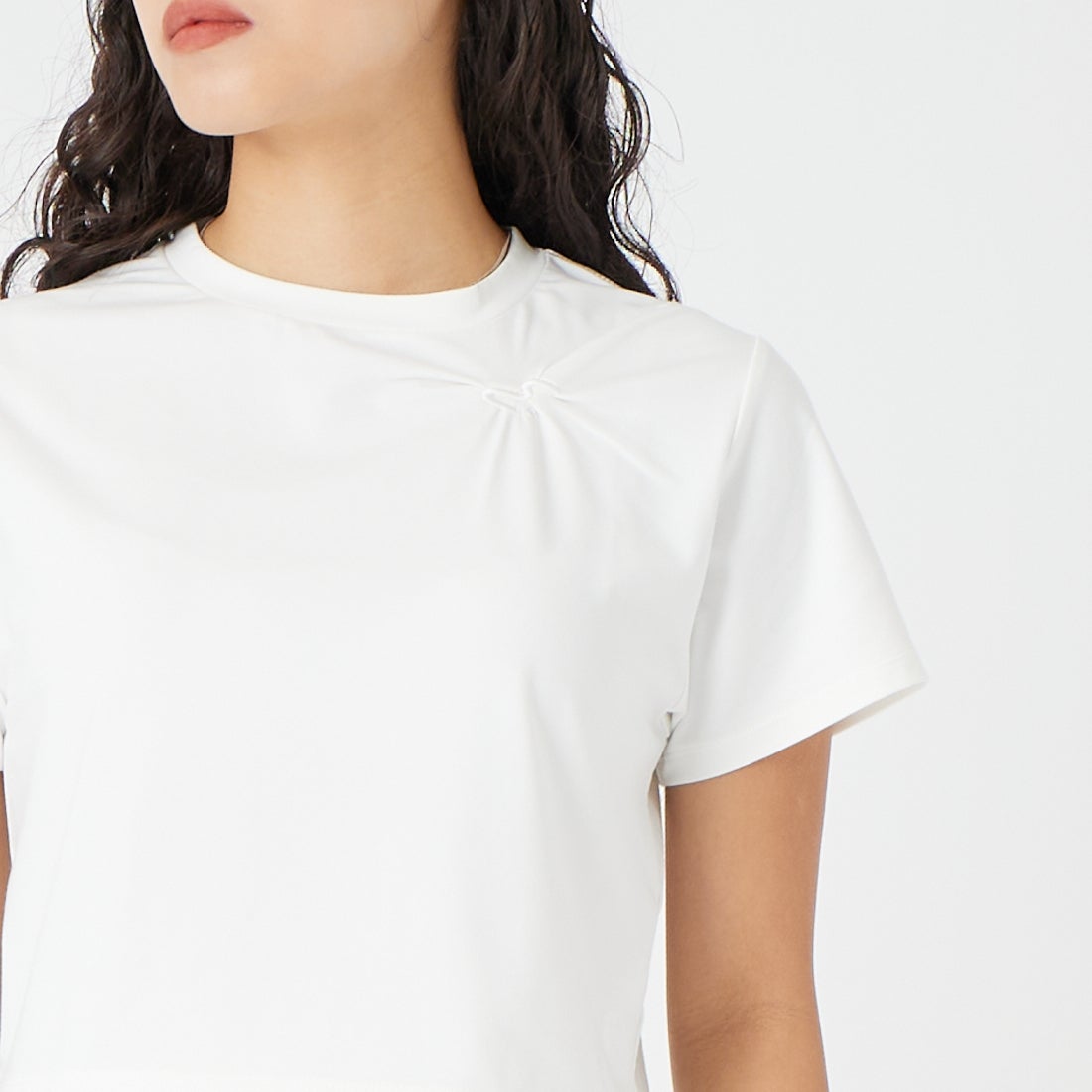 emmi [エミ] emmiロゴ クロップドTシャツ [13WCT261072] OWHT &&モデル身長：162cm 着用サイズ：F&&