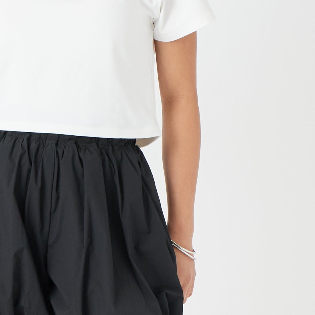 emmi [エミ] バルーンショートパンツ [13WFP261080] BLACK &&モデル身長：162cm 着用サイズ：F&&