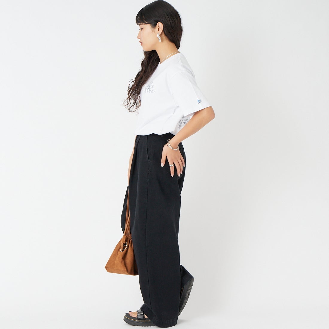 The Endless Summer [エンドレスサマー] バンダナ刺繍 Tシャツ [C-26574308] 07 WHITE &&モデル身長：162cm 着用サイズ：S&&