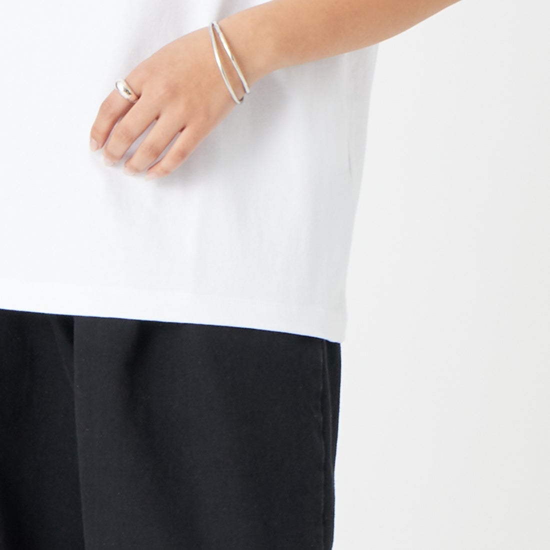 The Endless Summer [エンドレスサマー] バンダナ刺繍 Tシャツ [C-26574308] 07 WHITE &&モデル身長：162cm 着用サイズ：S&&