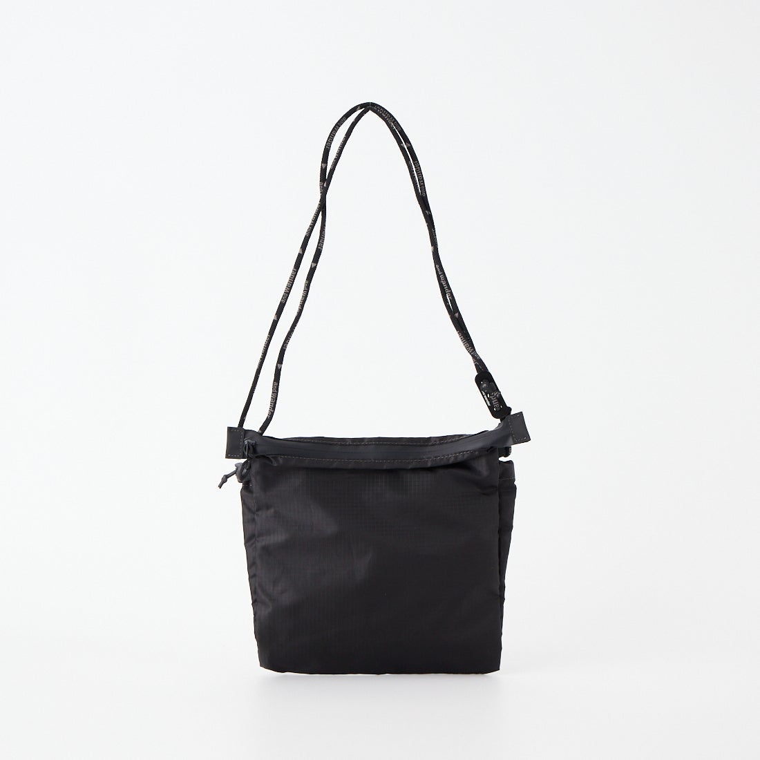 and wander [アンドワンダー] クリスピーリップサコッシュ [5746985151] BLACK