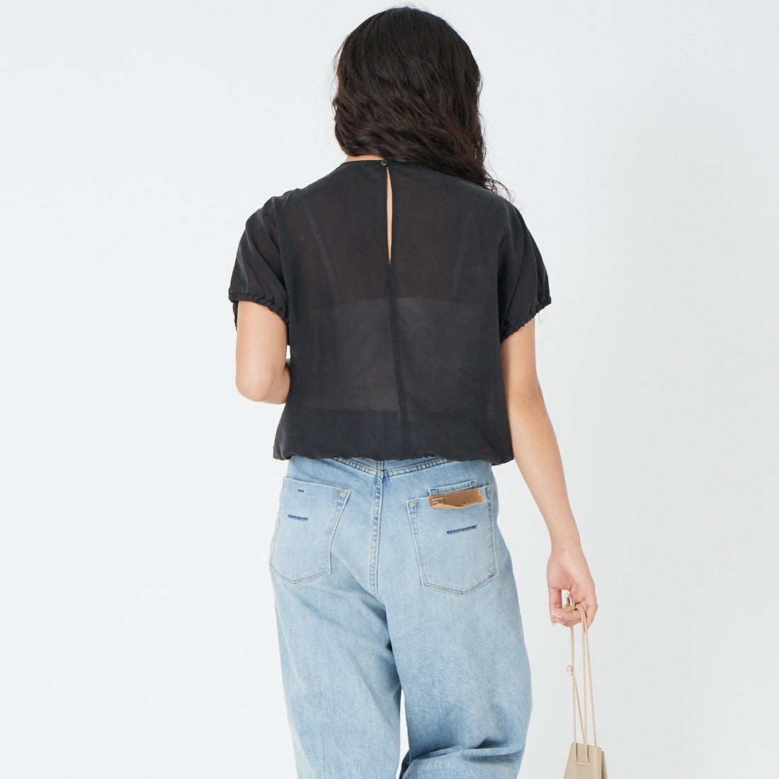 CLOCHE [クロシェ] シアーギャザーデザイントップス [61085034] ﾌﾞﾗｯｸ &&モデル身長：162cm 着用サイズ：2&&