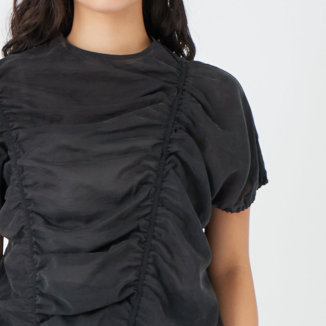 CLOCHE [クロシェ] シアーギャザーデザイントップス [61085034] ﾌﾞﾗｯｸ &&モデル身長：162cm 着用サイズ：2&&