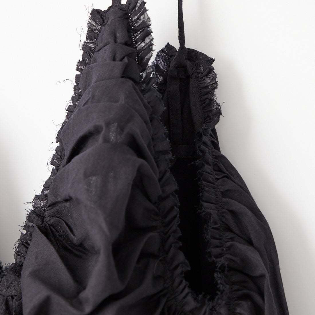 crinkle crinkle crinkle [クリンクル クリンクル クリンクル] フリルギャザー ボリュームキャミソール [CC-4520] BLACK