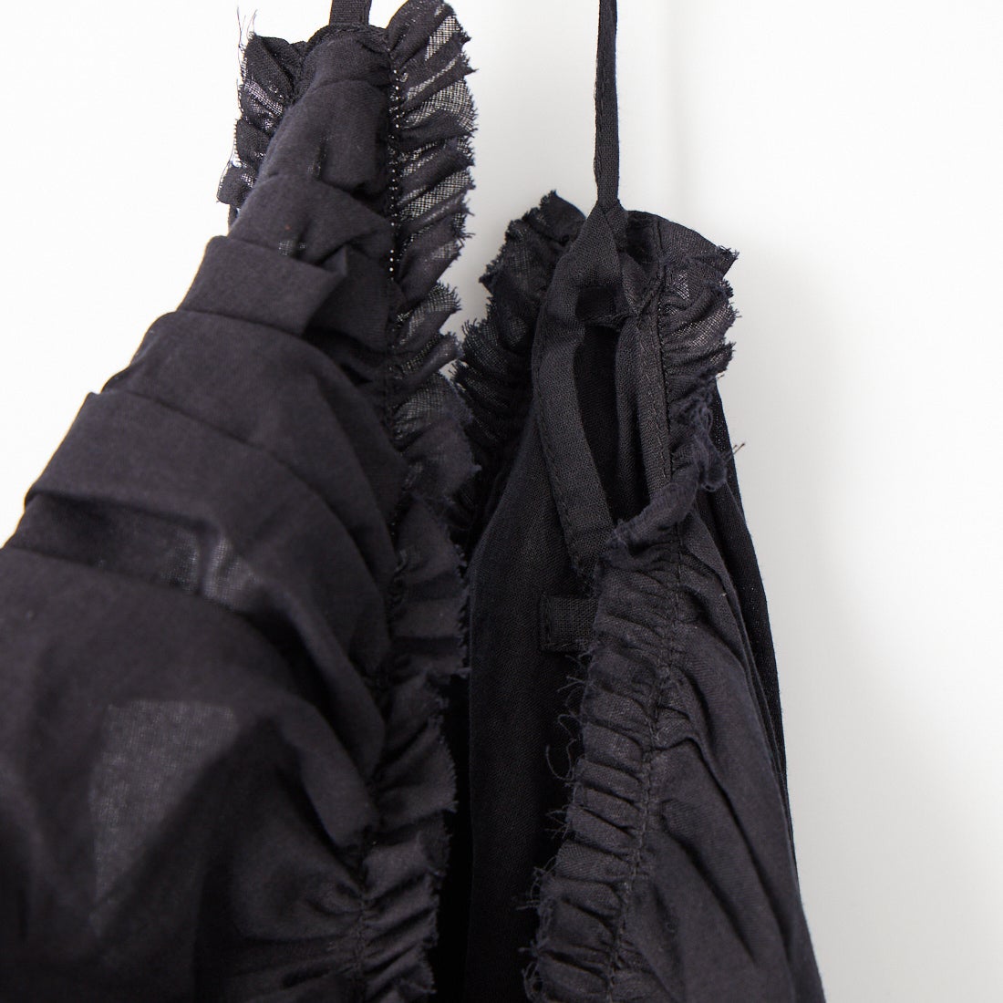 crinkle crinkle crinkle [クリンクル クリンクル クリンクル] フリルギャザー ボリュームキャミソール [CC-4520] BLACK