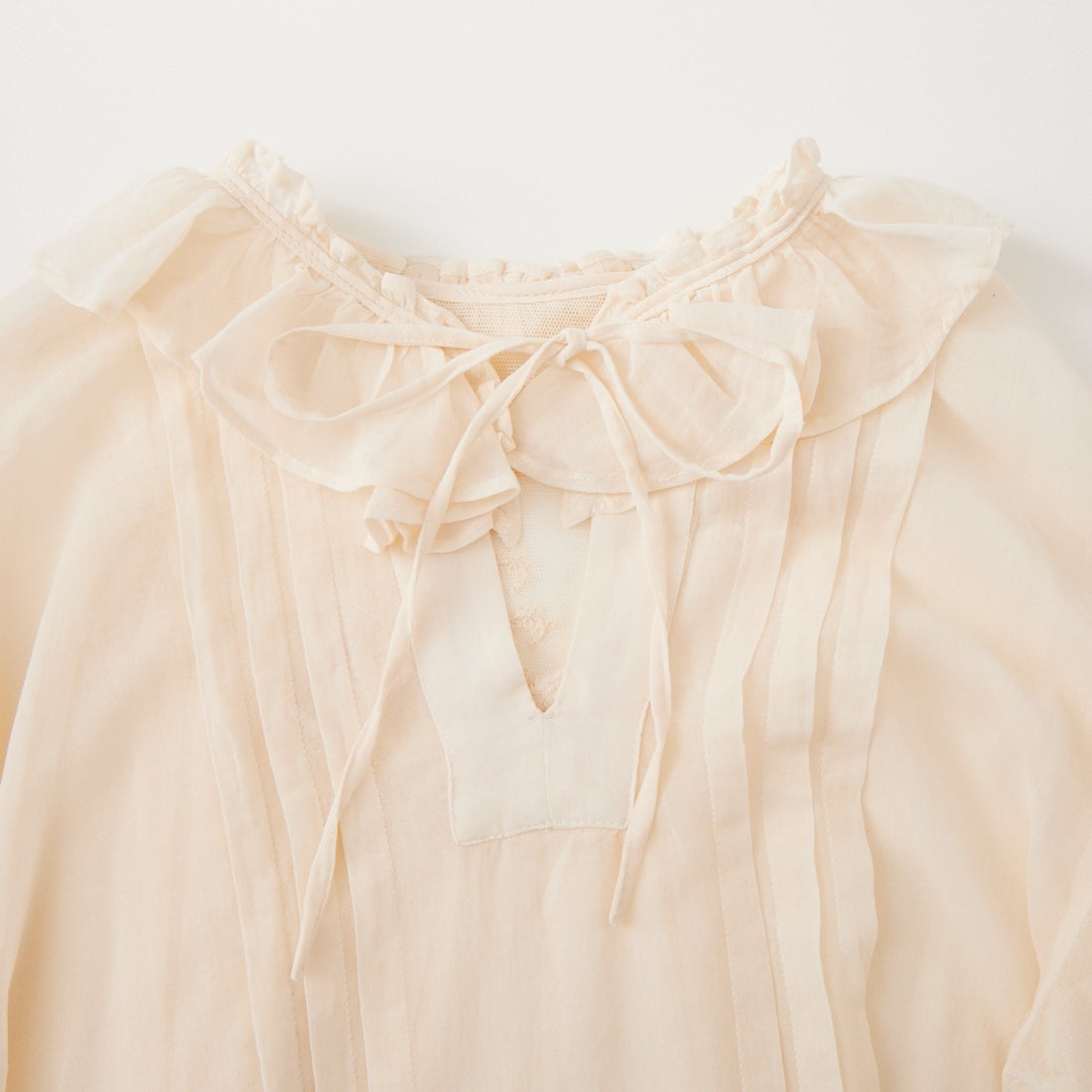 crinkle crinkle crinkle [クリンクル クリンクル クリンクル] バック刺繍シアーブラウス [CC-4534] IVORY