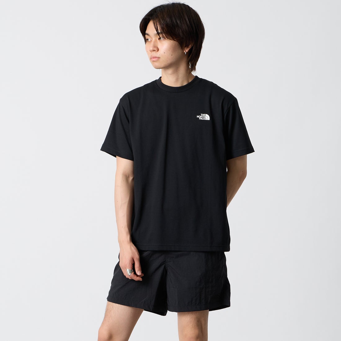 THE NORTH FACE [ザ ノースフェイス] ベースキャンプダッフル グラフィックTシャツ [NT32647] K &&モデル身長：177cm 着用サイズ：M&&