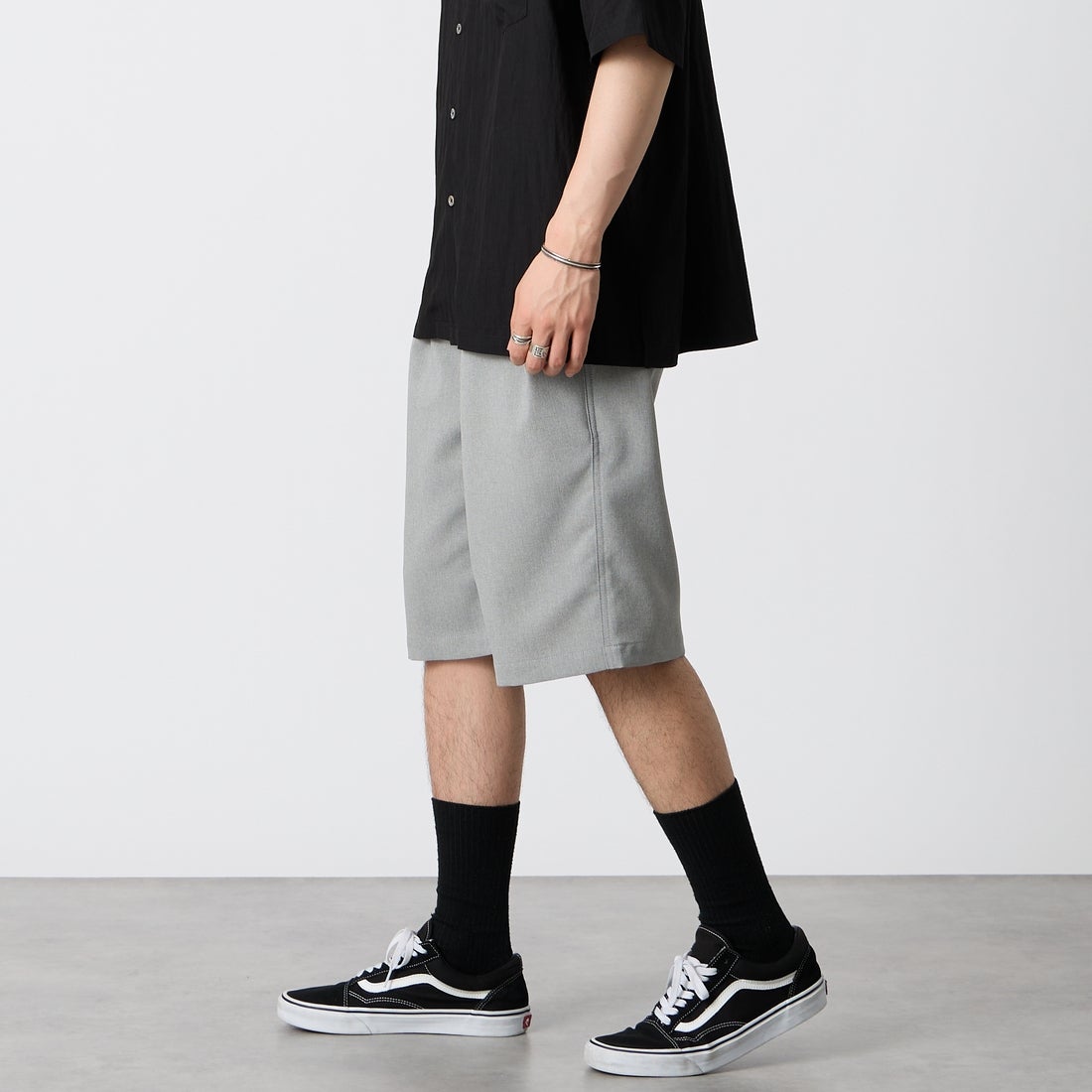 iori [イオリ] 別注 2タックトラウザーショーツ [IP185-JF] GRAY &&モデル身長：177cm 着用サイズ：2&&