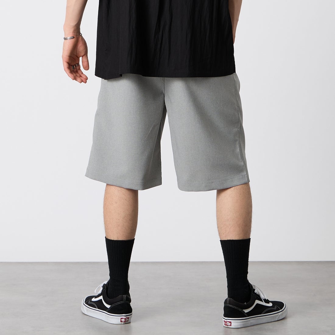 iori [イオリ] 別注 2タックトラウザーショーツ [IP185-JF] GRAY &&モデル身長：177cm 着用サイズ：2&&