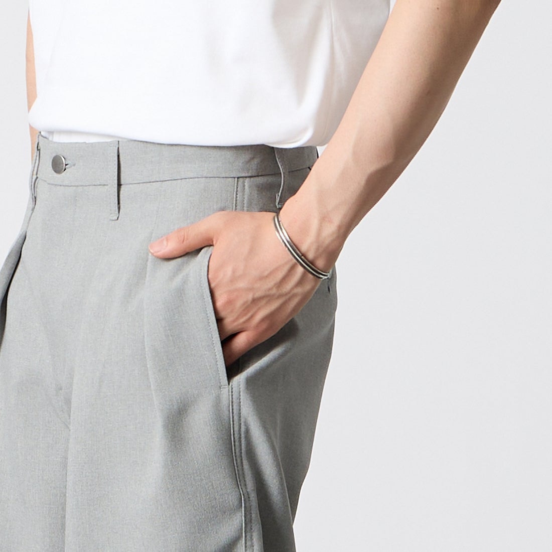 iori [イオリ] 別注 2タックトラウザーショーツ [IP185-JF] GRAY &&モデル身長：177cm 着用サイズ：2&&