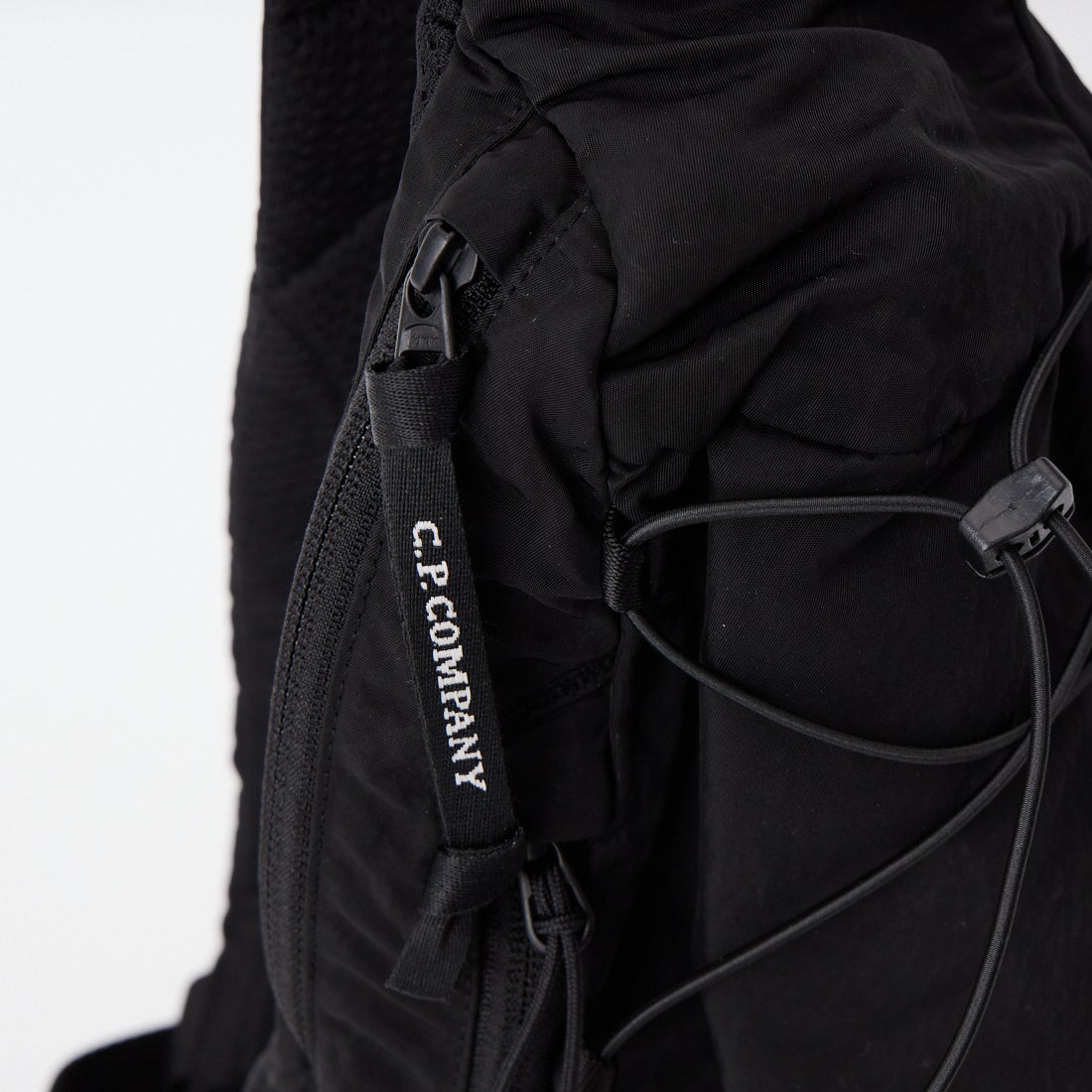 C.P.COMPANY [シーピーカンパニー] ナイロンB クロスボディバックパック [RCCMAC735A] 999 BLACK