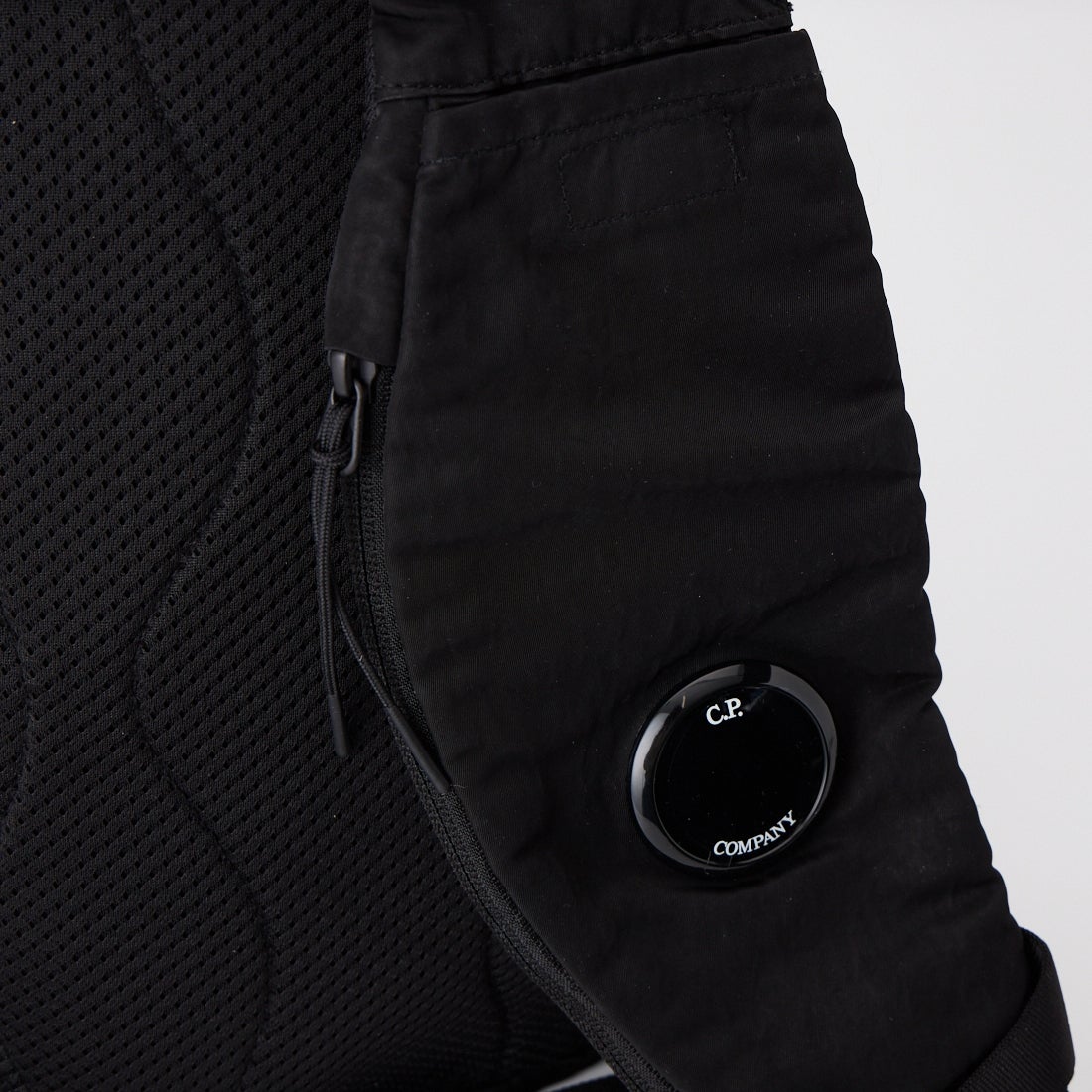 C.P.COMPANY [シーピーカンパニー] ナイロンB クロスボディバックパック [RCCMAC735A] 999 BLACK