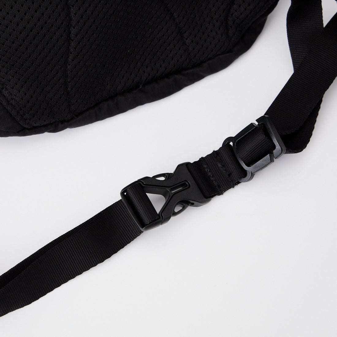 C.P.COMPANY [シーピーカンパニー] ナイロンB クロスボディバックパック [RCCMAC735A] 999 BLACK