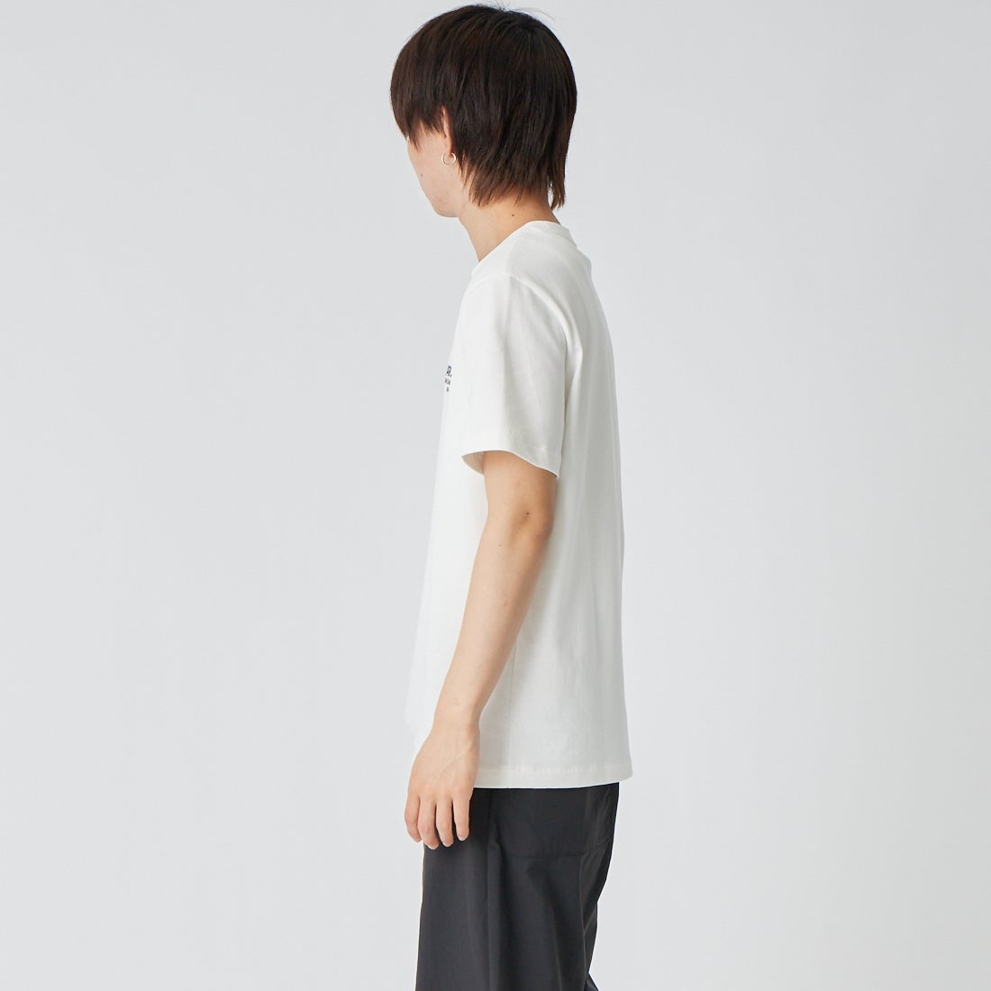 A.P.C. [アー・ペー・セー] ロゴ刺繍ショートスリーブTシャツ [STANDARD-RUE-MADAME] 87 BLANC/M &&モデル身長：177cm 着用サイズ：M&&