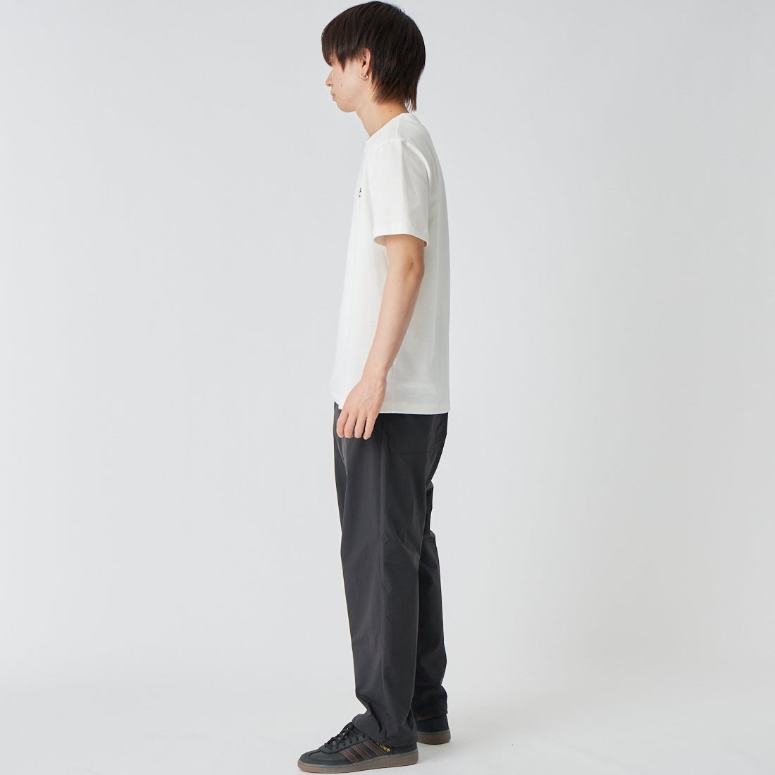 A.P.C. [アー・ペー・セー] ロゴ刺繍ショートスリーブTシャツ [STANDARD-RUE-MADAME] 87 BLANC/M &&モデル身長：177cm 着用サイズ：M&&