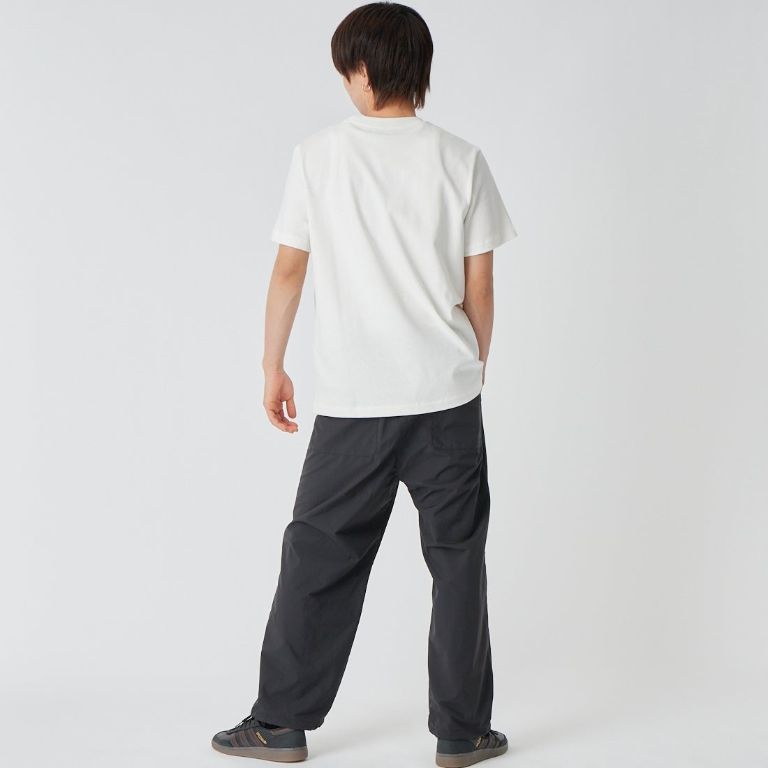 A.P.C. [アー・ペー・セー] ロゴ刺繍ショートスリーブTシャツ [STANDARD-RUE-MADAME] 87 BLANC/M &&モデル身長：177cm 着用サイズ：M&&