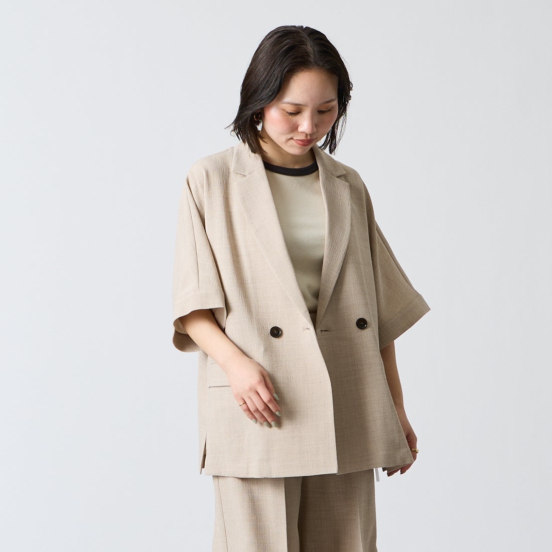 USINE [ユジーヌ] リネンライクシアーショートスリーブジャケット [21267061] 033 ﾍﾞｰｼﾞｭ &&モデル身長：160cm 着用サイズ：F&&