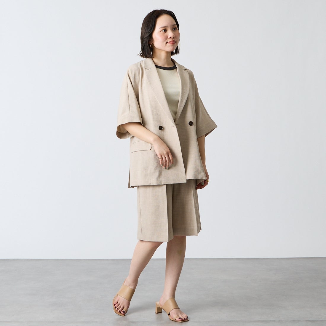 USINE [ユジーヌ] リネンライクシアーショートスリーブジャケット [21267061] 033 ﾍﾞｰｼﾞｭ &&モデル身長：160cm 着用サイズ：F&&