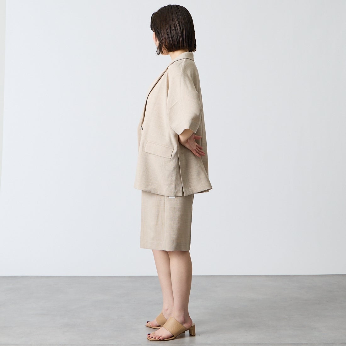 USINE [ユジーヌ] リネンライクシアーショートスリーブジャケット [21267061] 033 ﾍﾞｰｼﾞｭ &&モデル身長：160cm 着用サイズ：F&&