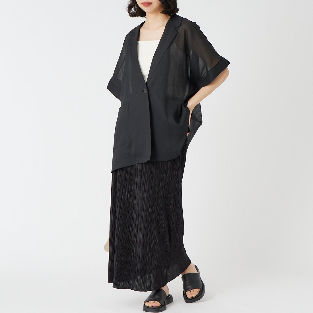 USINE [ユジーヌ] リネンライクシアーショートスリーブジャケット [21267061] 004 ﾌﾞﾗｯｸ &&モデル身長：162cm 着用サイズ：F&&