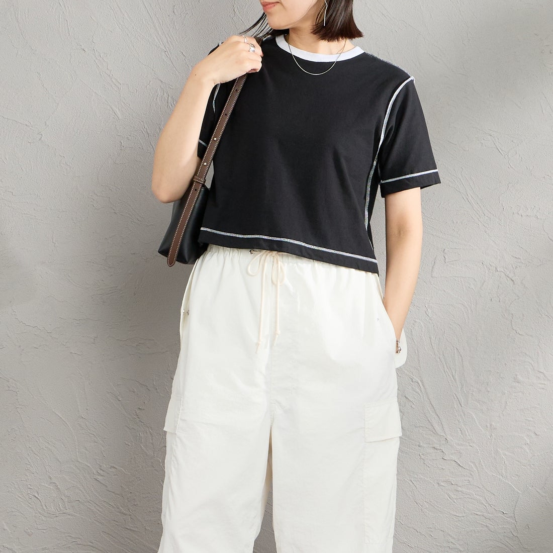 Hanes [ヘインズ] 3PリバーシブルクルーネックTシャツ by THE DODO JEAN [HW1-D702] 090 BLACK &&モデル身長：160cm 着用サイズ：S&&