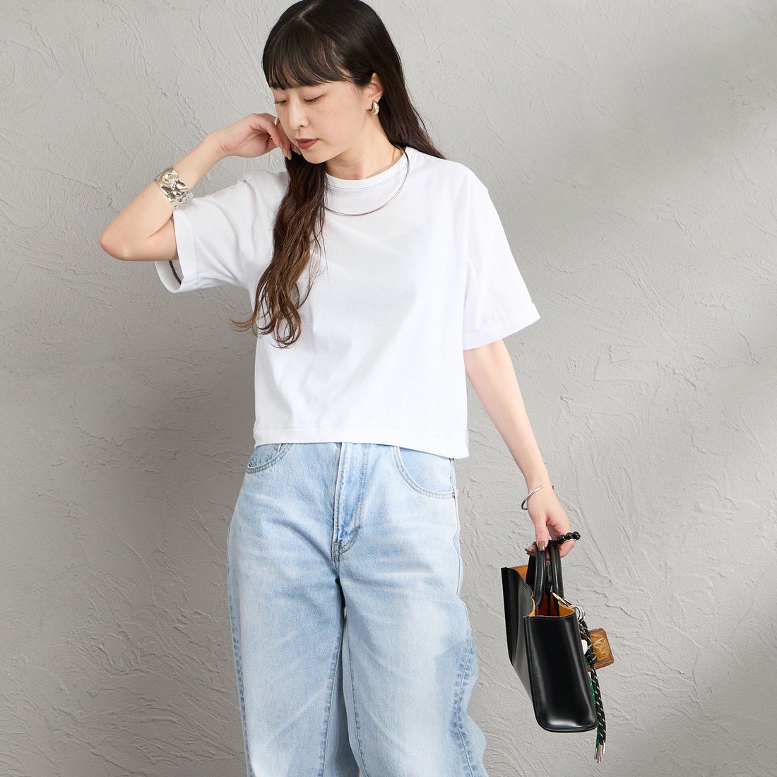 Hanes [ヘインズ] 3PリバーシブルクルーネックTシャツ by THE DODO JEAN [HW1-D702] 010 WHITE &&モデル身長：150cm 着用サイズ：S&&