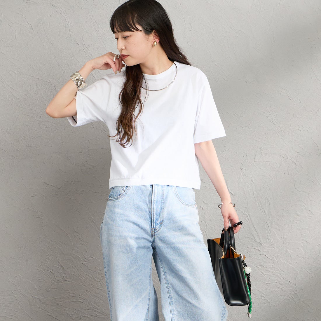 Hanes [ヘインズ] 3PリバーシブルクルーネックTシャツ by THE DODO JEAN [HW1-D702] 010 WHITE &&モデル身長：150cm 着用サイズ：S&&