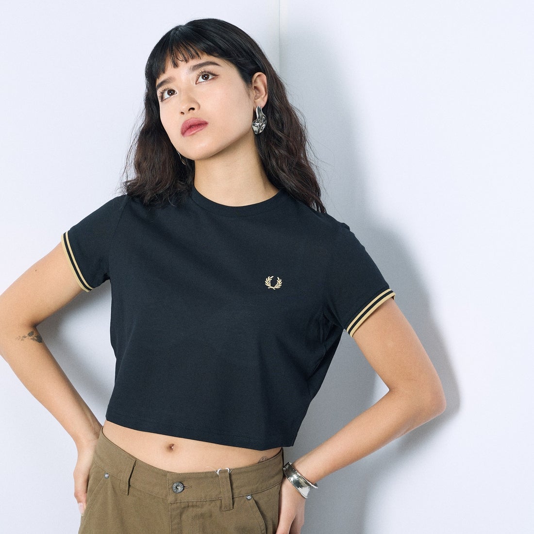 FRED PERRY [フレッドペリー] ティップドピケTシャツ [G2171] 90A BLK/CH &&モデル身長：162cm 着用サイズ：10&&