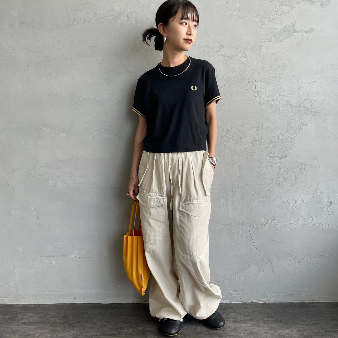 FRED PERRY [フレッドペリー] ティップドピケTシャツ [G2171] 90A BLK/CH &&モデル身長：150cm 着用サイズ：10&&