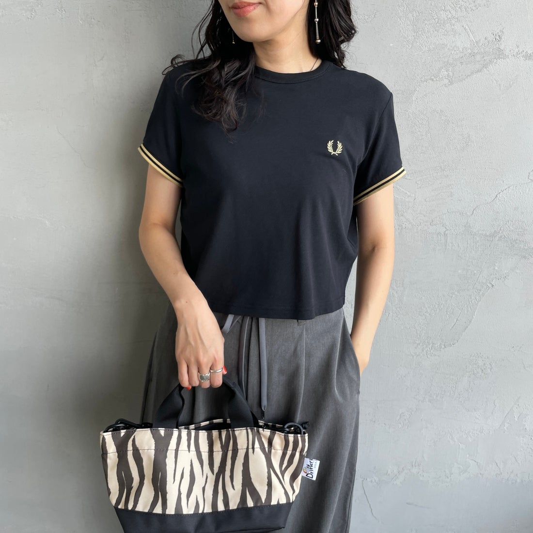 FRED PERRY [フレッドペリー] ティップドピケTシャツ [G2171] 90A BLK/CH &&モデル身長：160cm 着用サイズ：10&&
