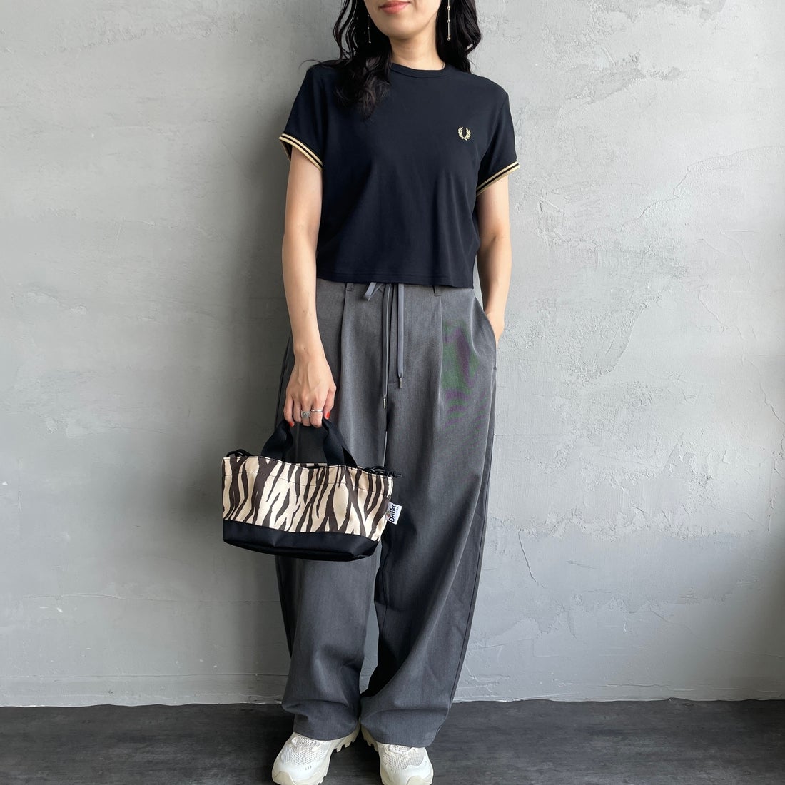 FRED PERRY [フレッドペリー] ティップドピケTシャツ [G2171] 90A BLK/CH &&モデル身長：160cm 着用サイズ：10&&