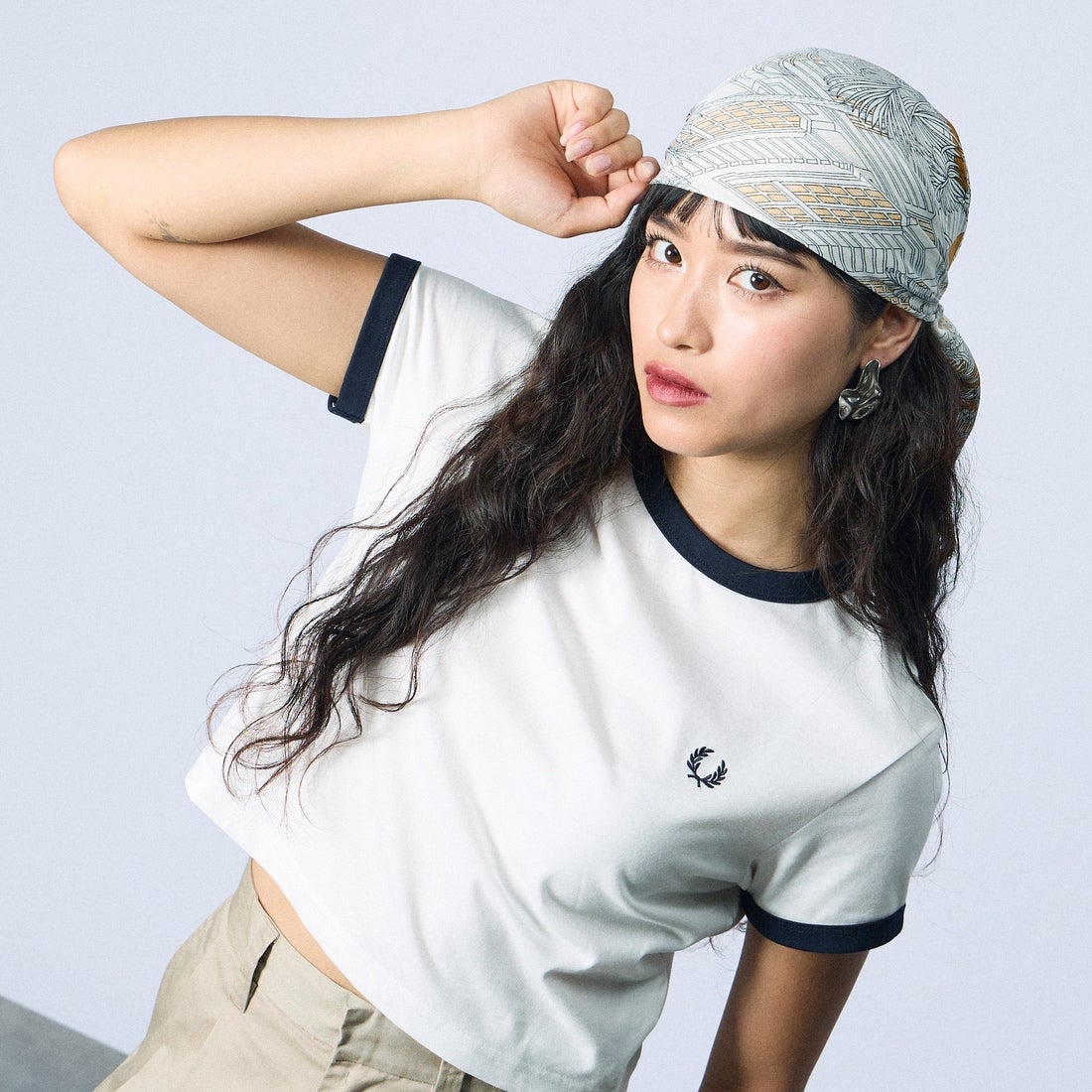 FRED PERRY [フレッドペリー] クロップド リンガーTシャツ [G9163] 129 SNOW W &&モデル身長：162cm 着用サイズ：10&&