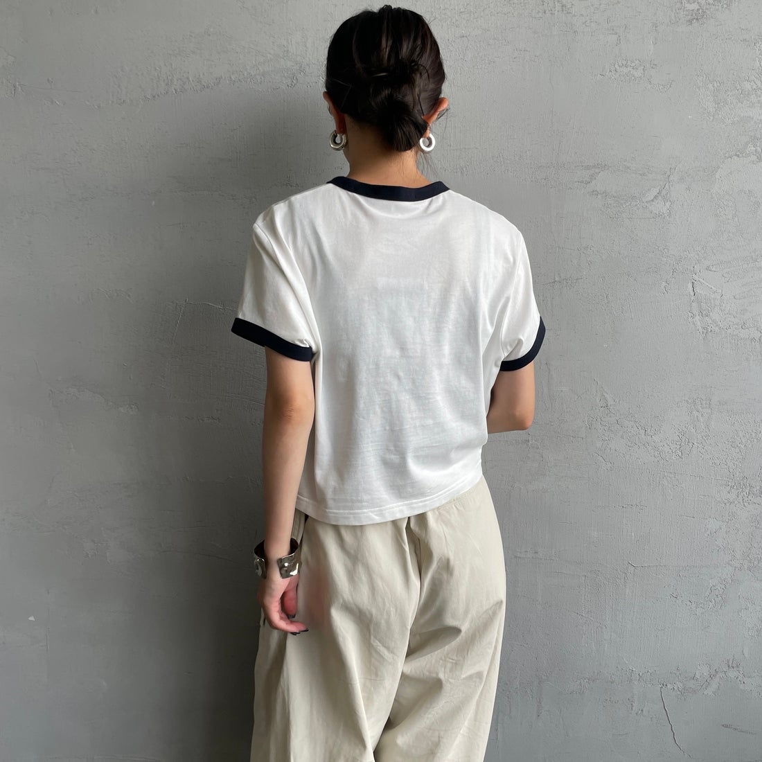 FRED PERRY [フレッドペリー] クロップド リンガーTシャツ [G9163] 129 SNOW W &&モデル身長：150cm 着用サイズ：10&&