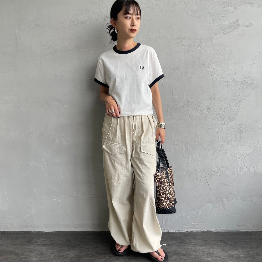 FRED PERRY [フレッドペリー] クロップド リンガーTシャツ [G9163] 129 SNOW W &&モデル身長：150cm 着用サイズ：10&&