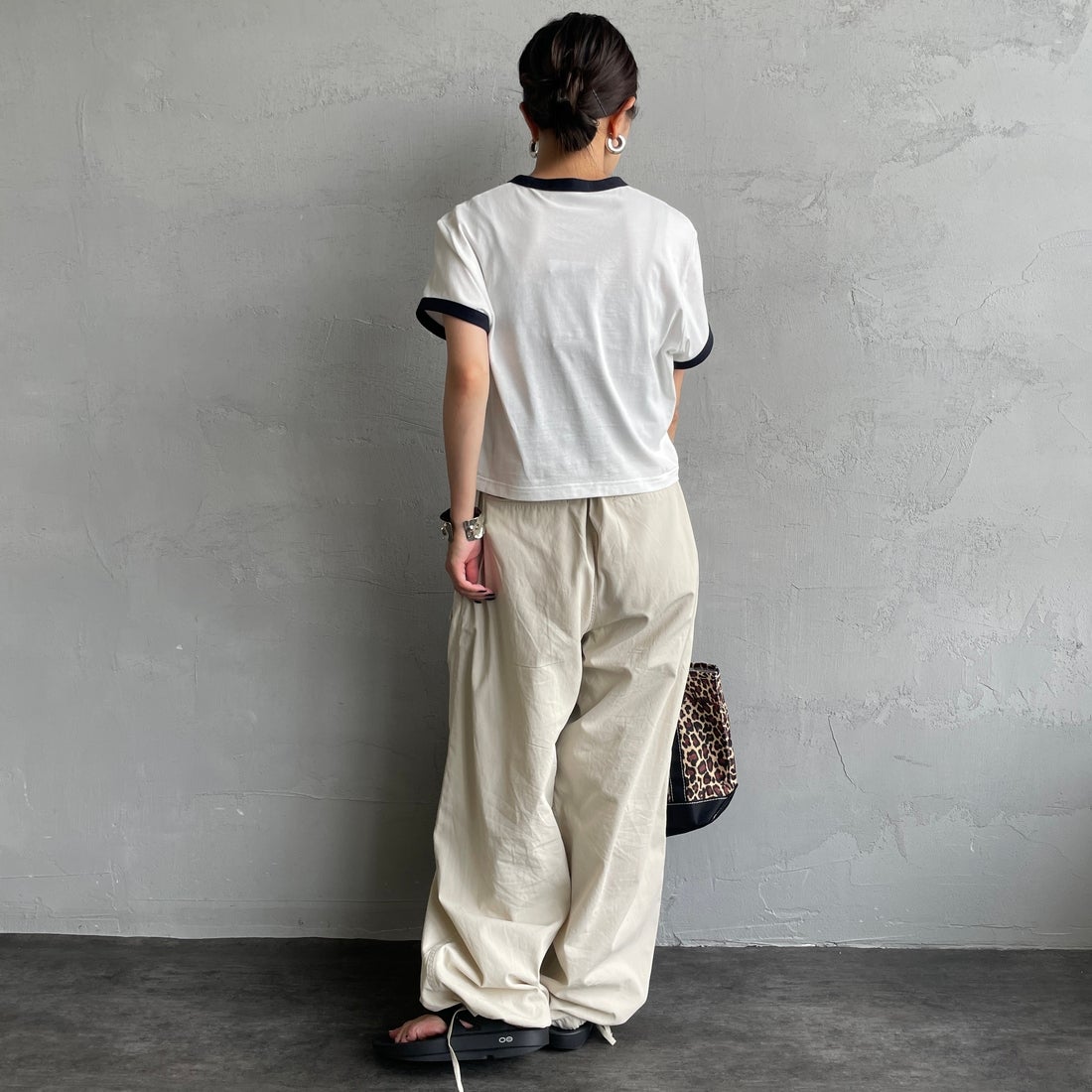 FRED PERRY [フレッドペリー] クロップド リンガーTシャツ [G9163] 129 SNOW W &&モデル身長：150cm 着用サイズ：10&&