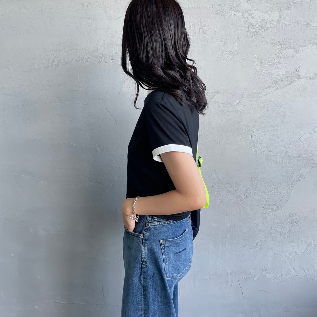 FRED PERRY [フレッドペリー] クロップド リンガーTシャツ [G9163] 102 BLACK &&モデル身長：160cm 着用サイズ：10&&