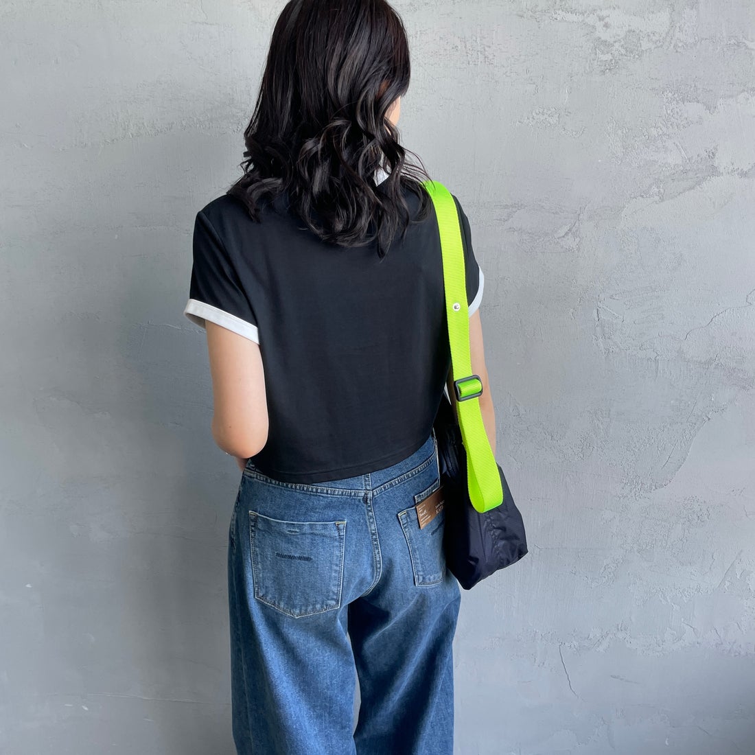 FRED PERRY [フレッドペリー] クロップド リンガーTシャツ [G9163] 102 BLACK &&モデル身長：160cm 着用サイズ：10&&