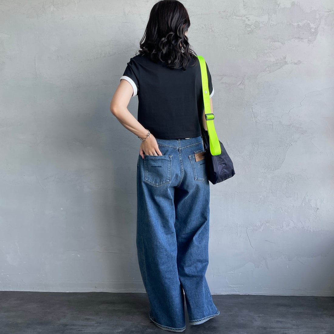 FRED PERRY [フレッドペリー] クロップド リンガーTシャツ [G9163] 102 BLACK &&モデル身長：160cm 着用サイズ：10&&