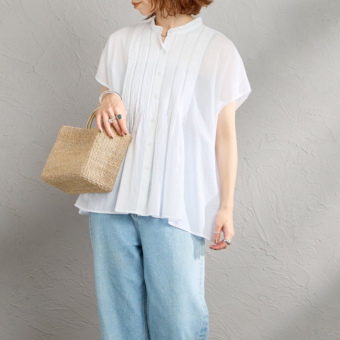 soil [ソイル] バンドカラー フレンチスリーブ ピンタックシャツ [NSL26022] 9000 O.WHI &&モデル身長：158cm 着用サイズ：1&&