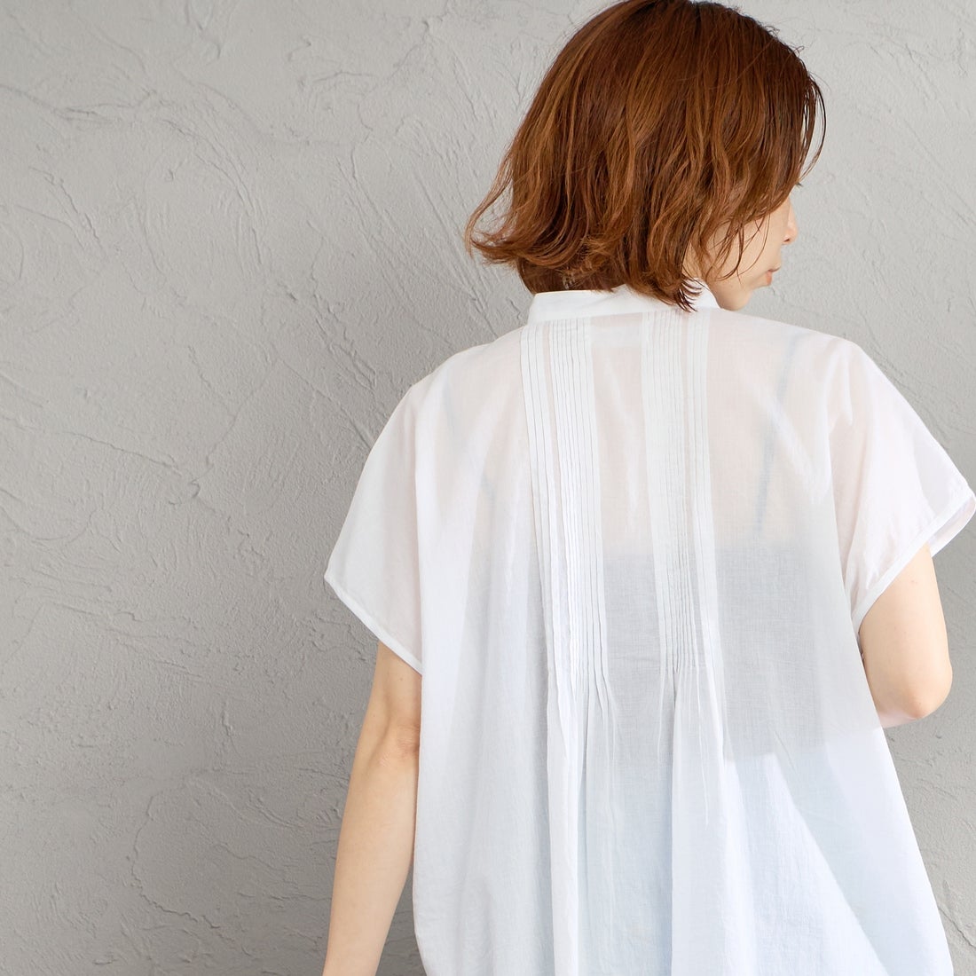 soil [ソイル] バンドカラー フレンチスリーブ ピンタックシャツ [NSL26022] 9000 O.WHI &&モデル身長：158cm 着用サイズ：1&&