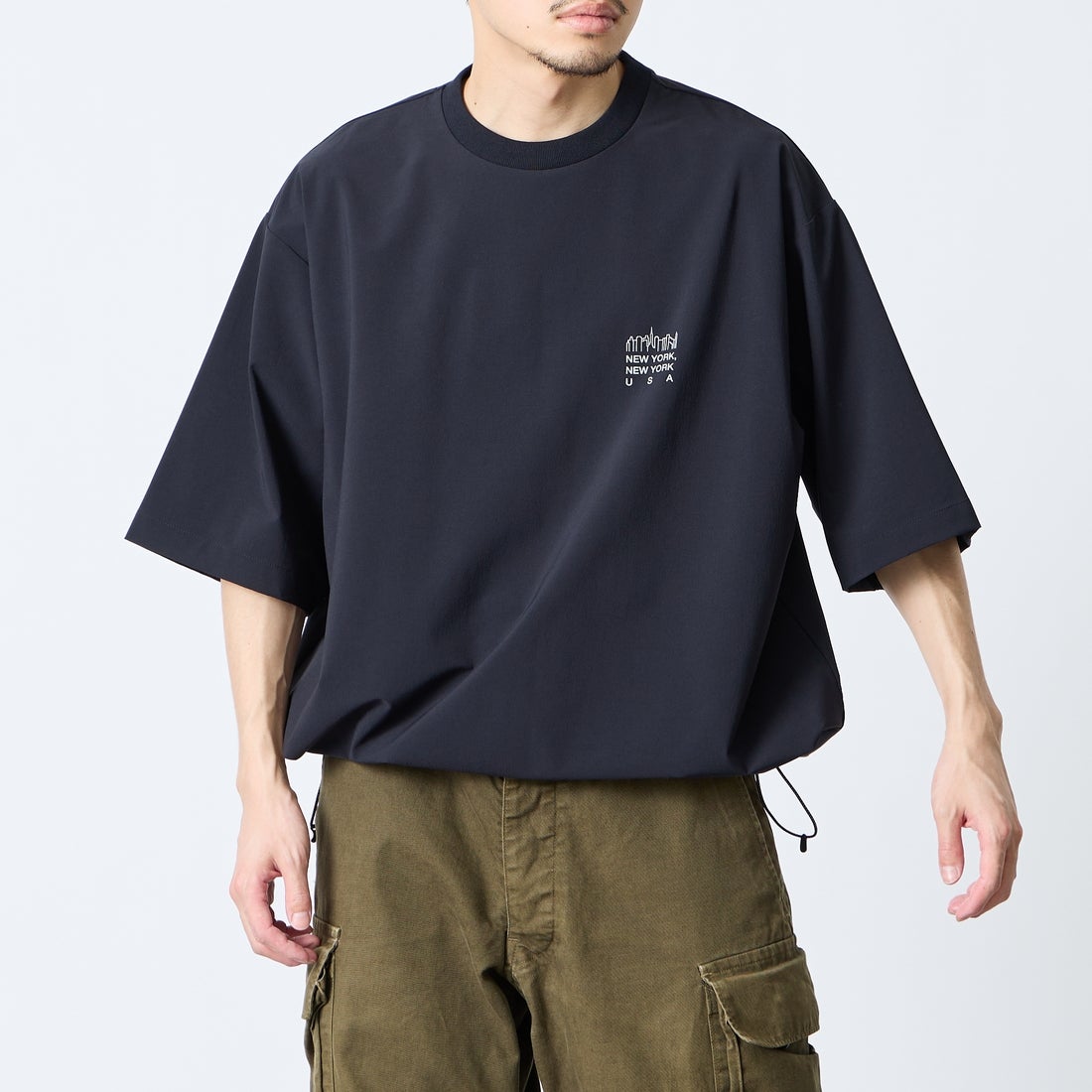 MANHATTAN PORTAGE [マンハッタンポーテージ] 別注 4WAYストレッチ バックプリントTシャツ [26SSMP-IN77-JF] BLACK &&モデル身長：168cm 着用サイズ：L&&