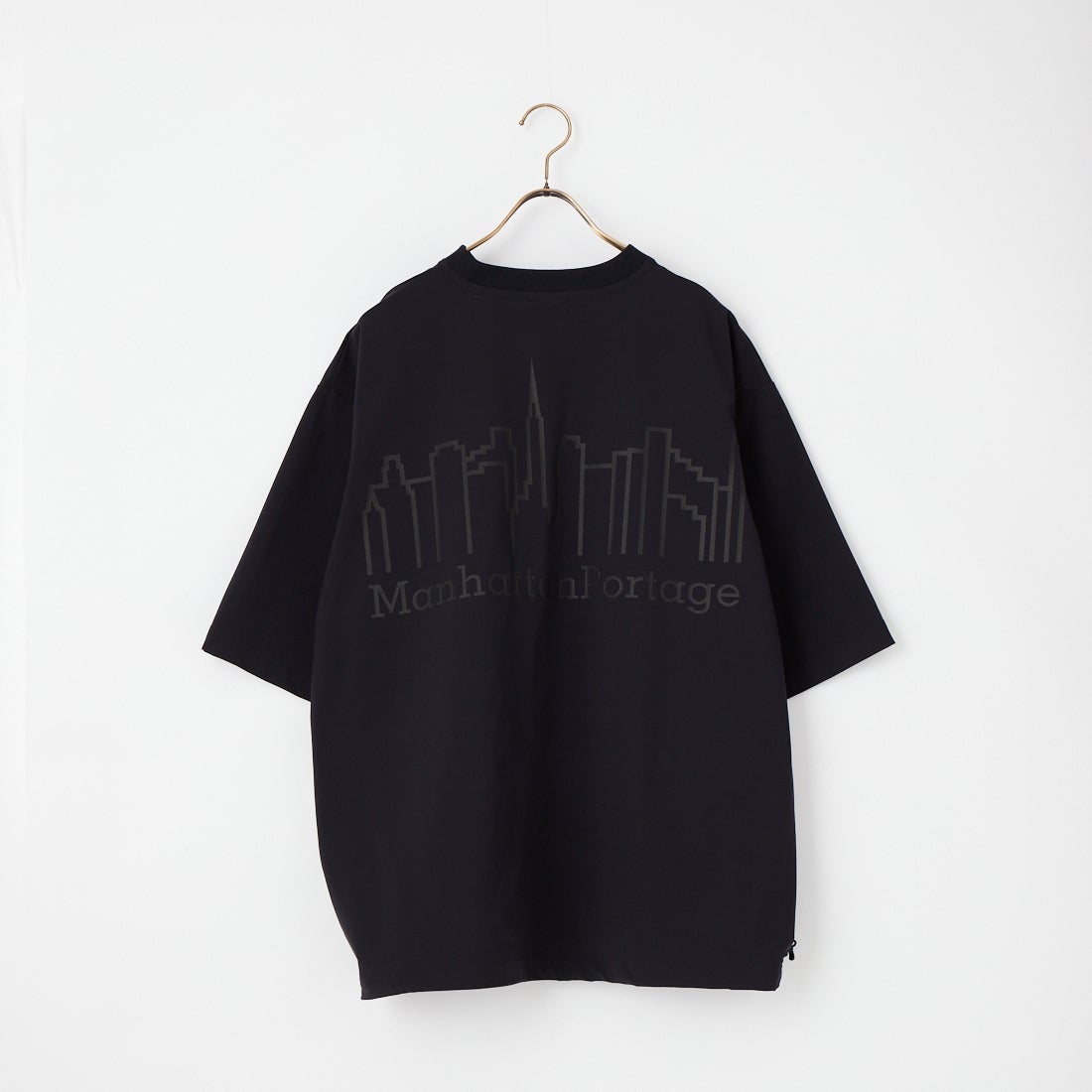 MANHATTAN PORTAGE [マンハッタンポーテージ] 別注 4WAYストレッチ バックプリントTシャツ [26SSMP-IN77-JF] BLACK