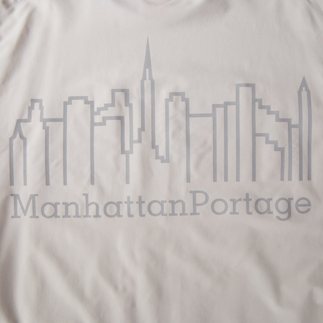 MANHATTAN PORTAGE [マンハッタンポーテージ] 別注 4WAYストレッチ バックプリントTシャツ [26SSMP-IN77-JF] L.GRAY