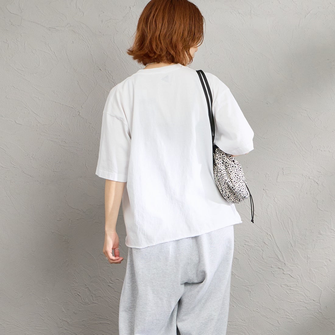 FUNG [ファング] ALL TO WELL カットオフ プリントTシャツ [ALL-TO-WELL] WHITE/BLUE &&モデル身長：158cm 着用サイズ：M&&
