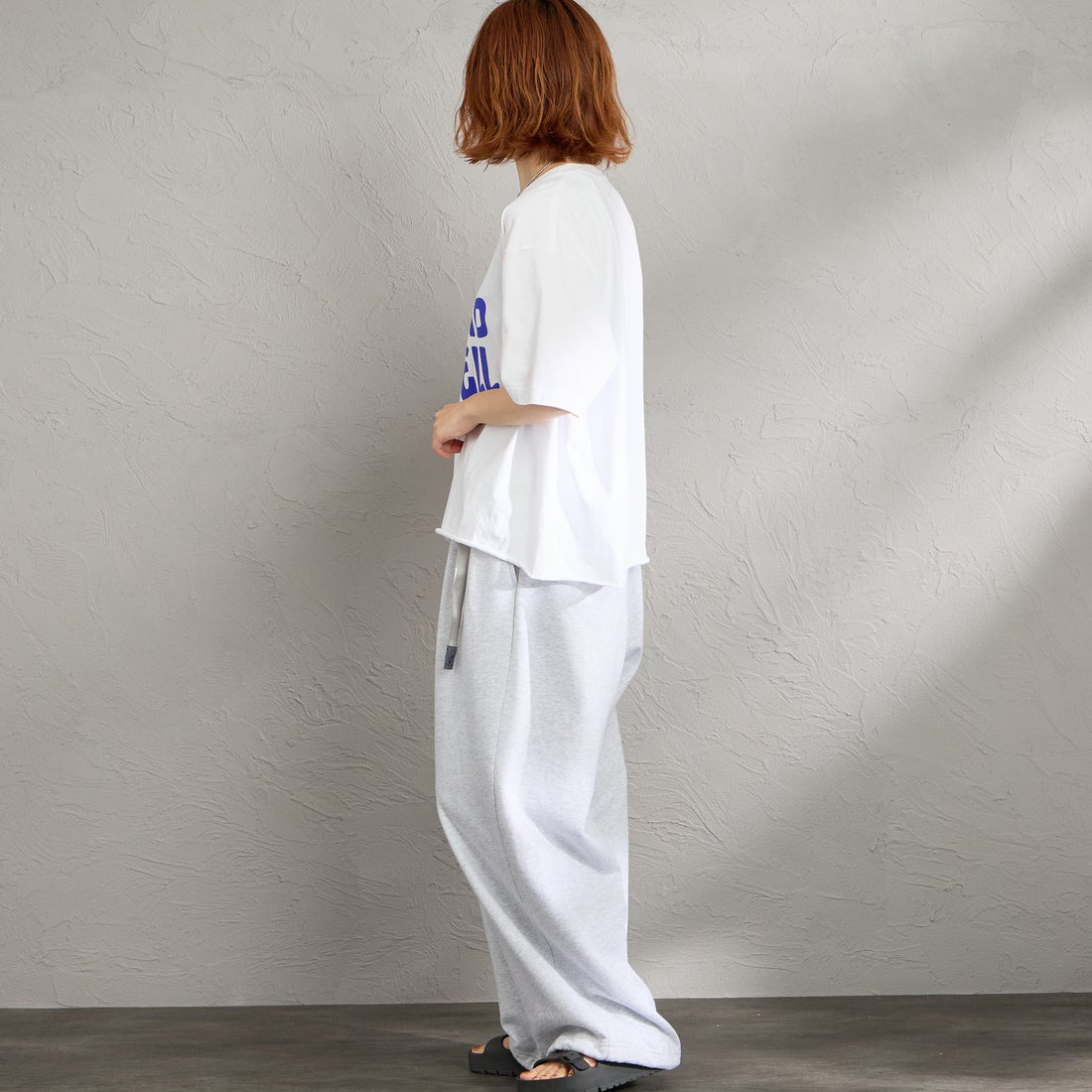 FUNG [ファング] ALL TO WELL カットオフ プリントTシャツ [ALL-TO-WELL] WHITE/BLUE &&モデル身長：158cm 着用サイズ：M&&