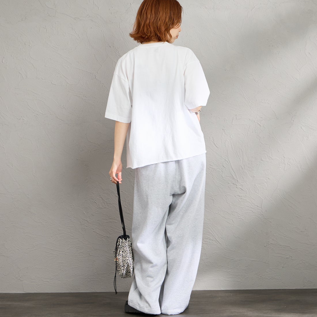FUNG [ファング] ALL TO WELL カットオフ プリントTシャツ [ALL-TO-WELL] WHITE/BLUE &&モデル身長：158cm 着用サイズ：M&&