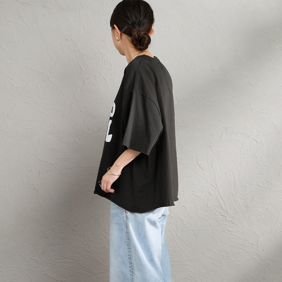 FUNG [ファング] ALL TO WELL カットオフ プリントTシャツ [ALL-TO-WELL] BLACK &&モデル身長：150cm 着用サイズ：M&&