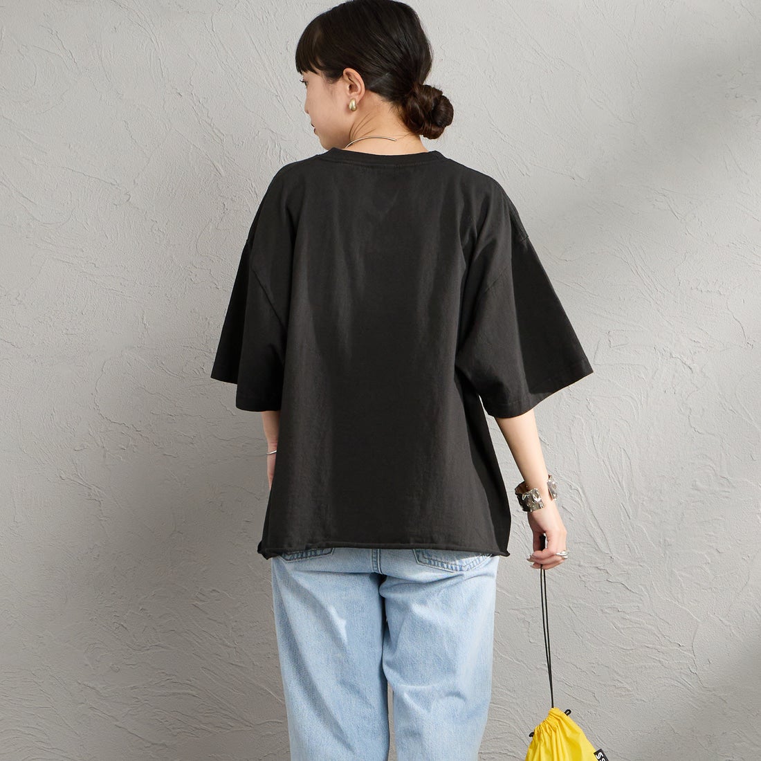FUNG [ファング] ALL TO WELL カットオフ プリントTシャツ [ALL-TO-WELL] BLACK &&モデル身長：150cm 着用サイズ：M&&